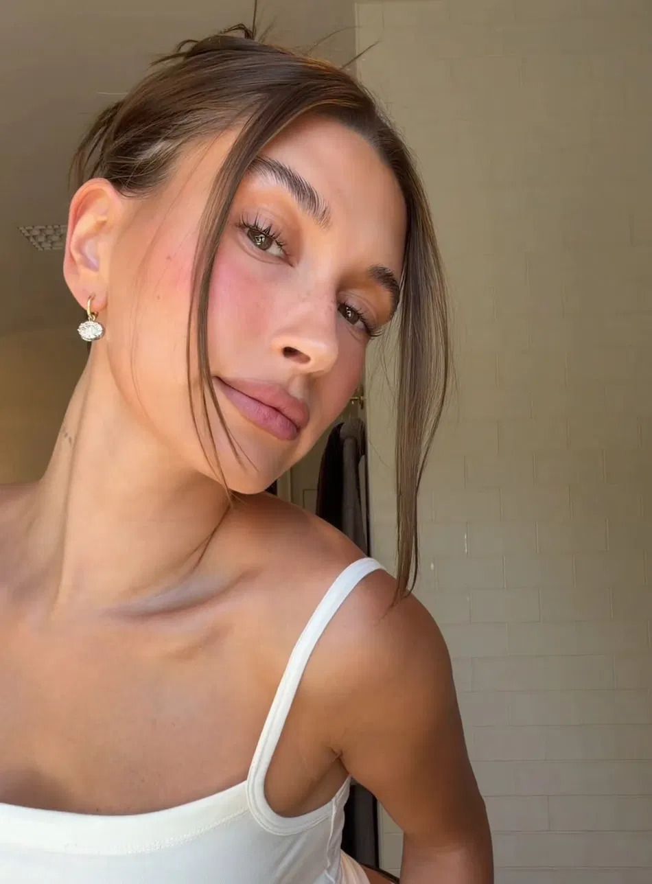 Eyebrow tail lifting up toward the temple for a ponytail effect