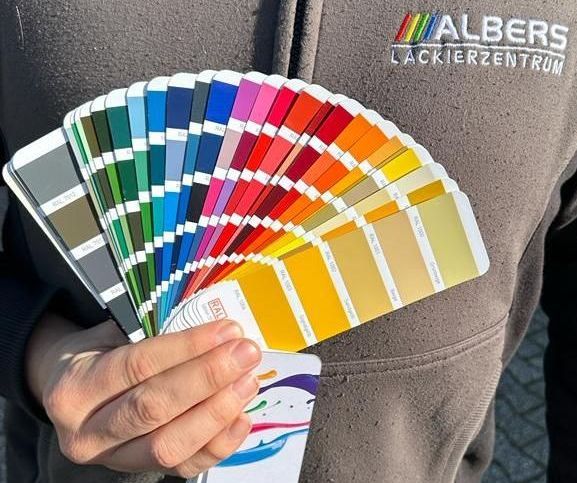 Klassischer RAL-Farbtonfächer RAL Farbtonfächer - wir bieten Ihnen Lackierung in allen RAL Farben