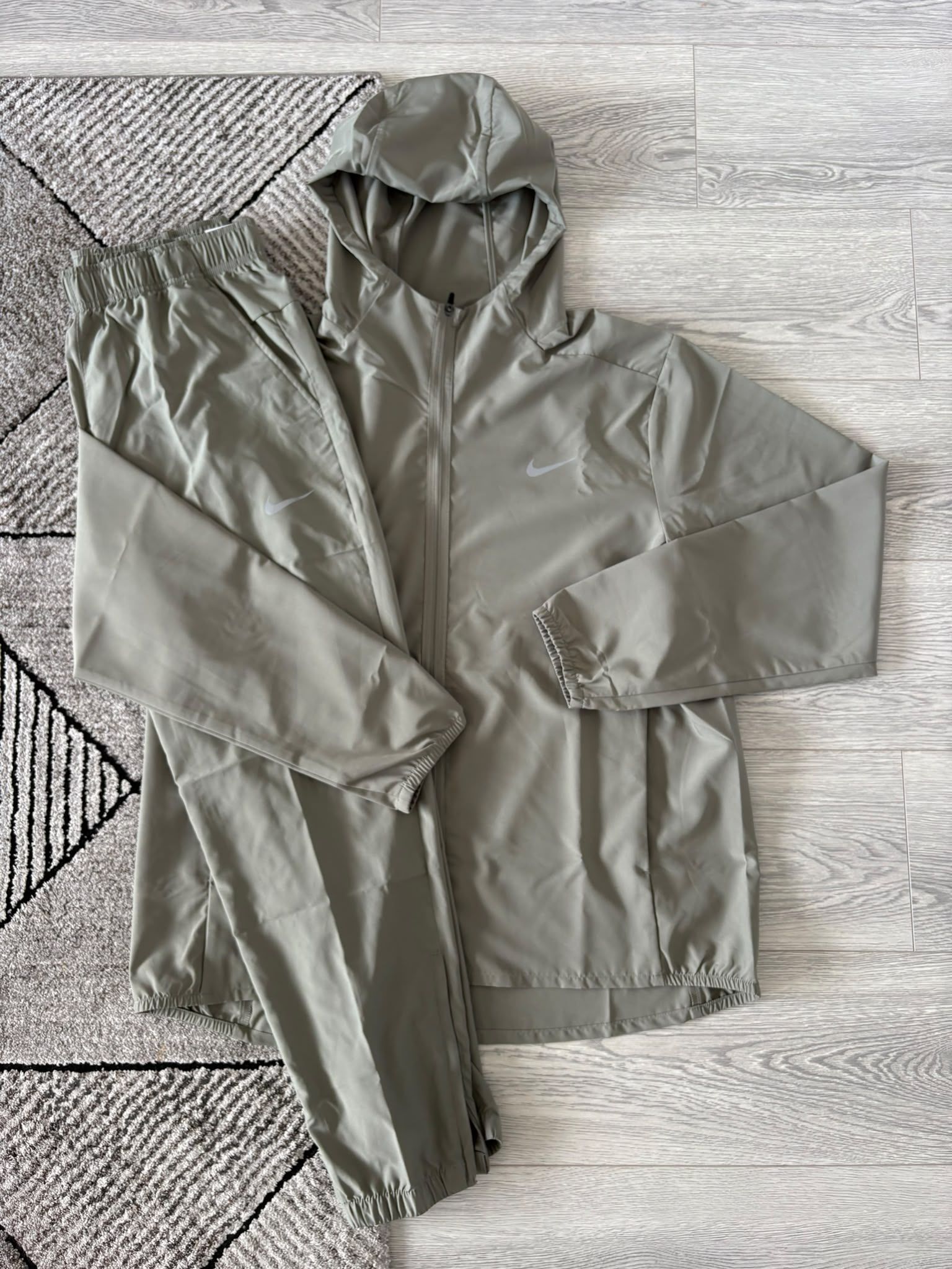 Nike Trainingspak Stone Beige