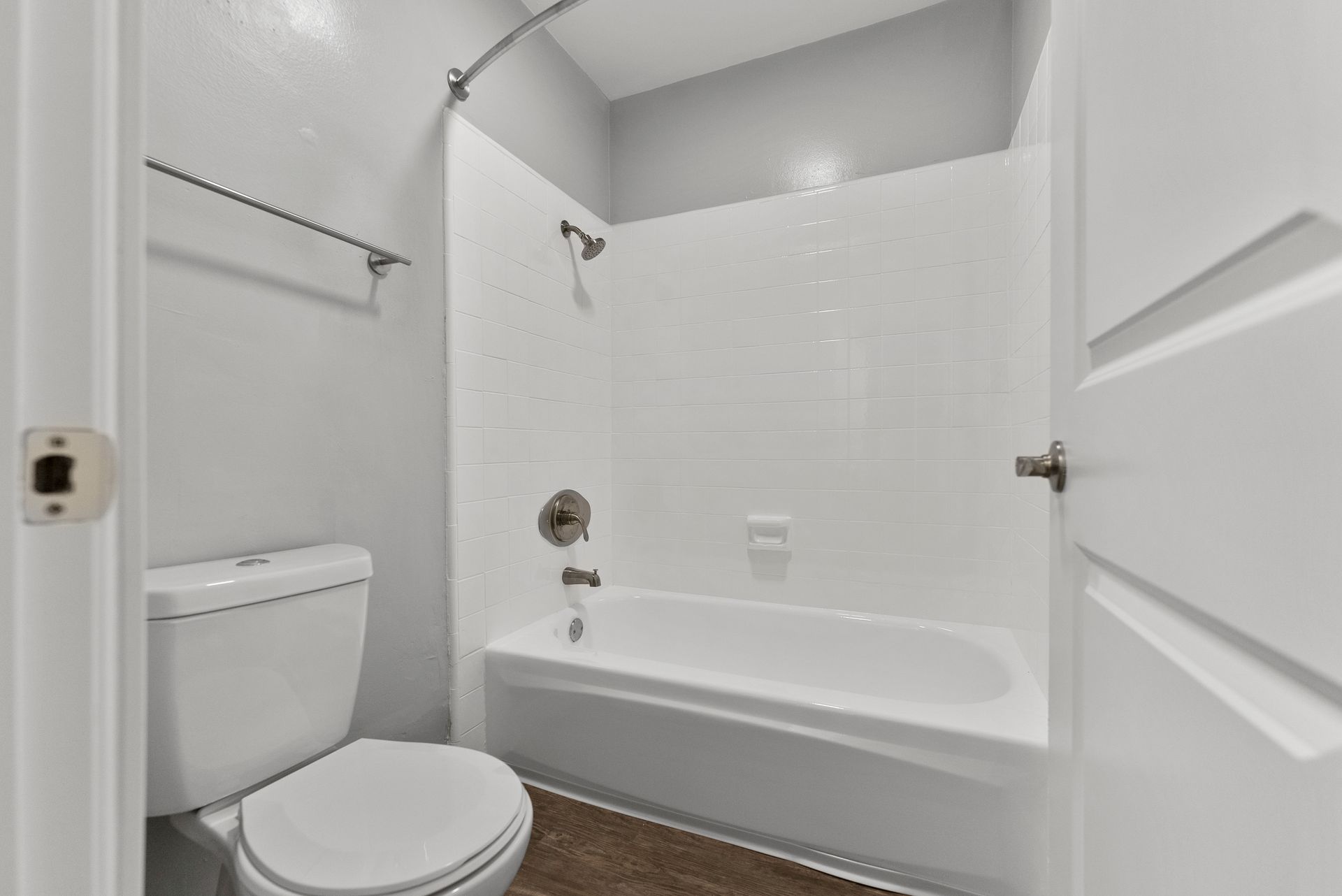 The Jackson apartment bath toilet and tub