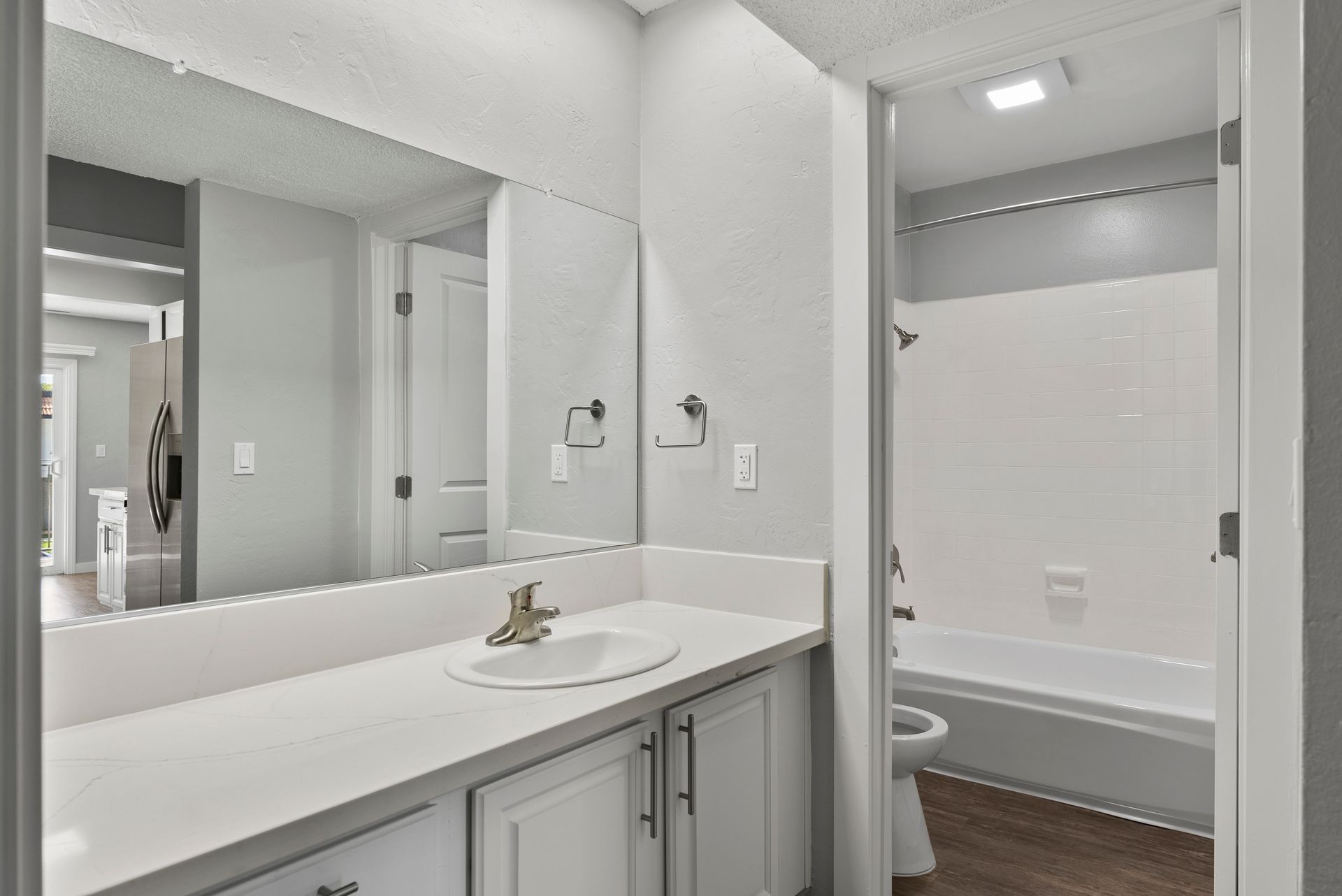 Sliding Photo Gallery Displaying Apartment Features