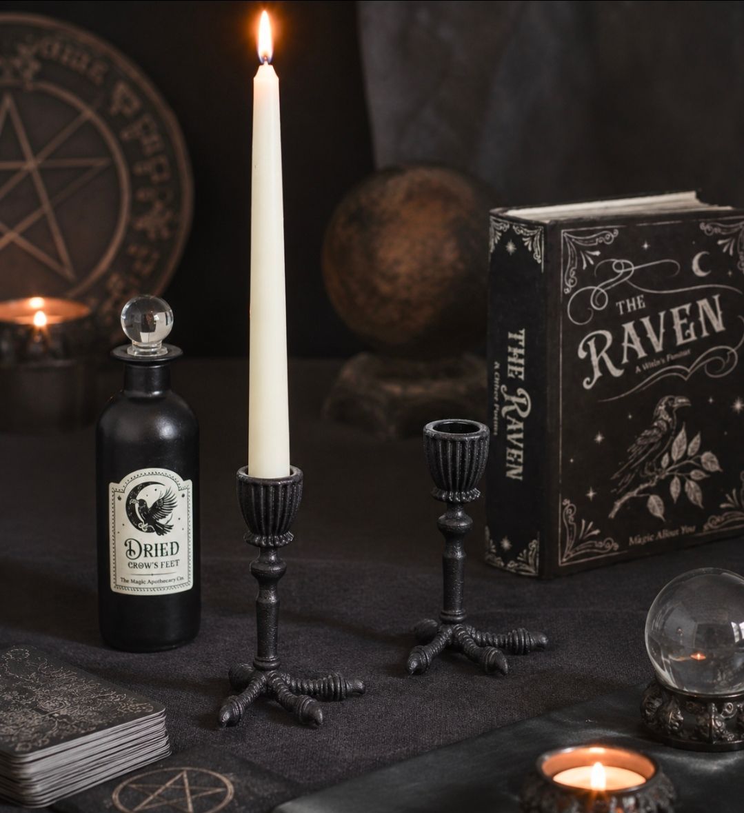 ?‍⬛ Raven Claw – Crow's Foot Candle Holder