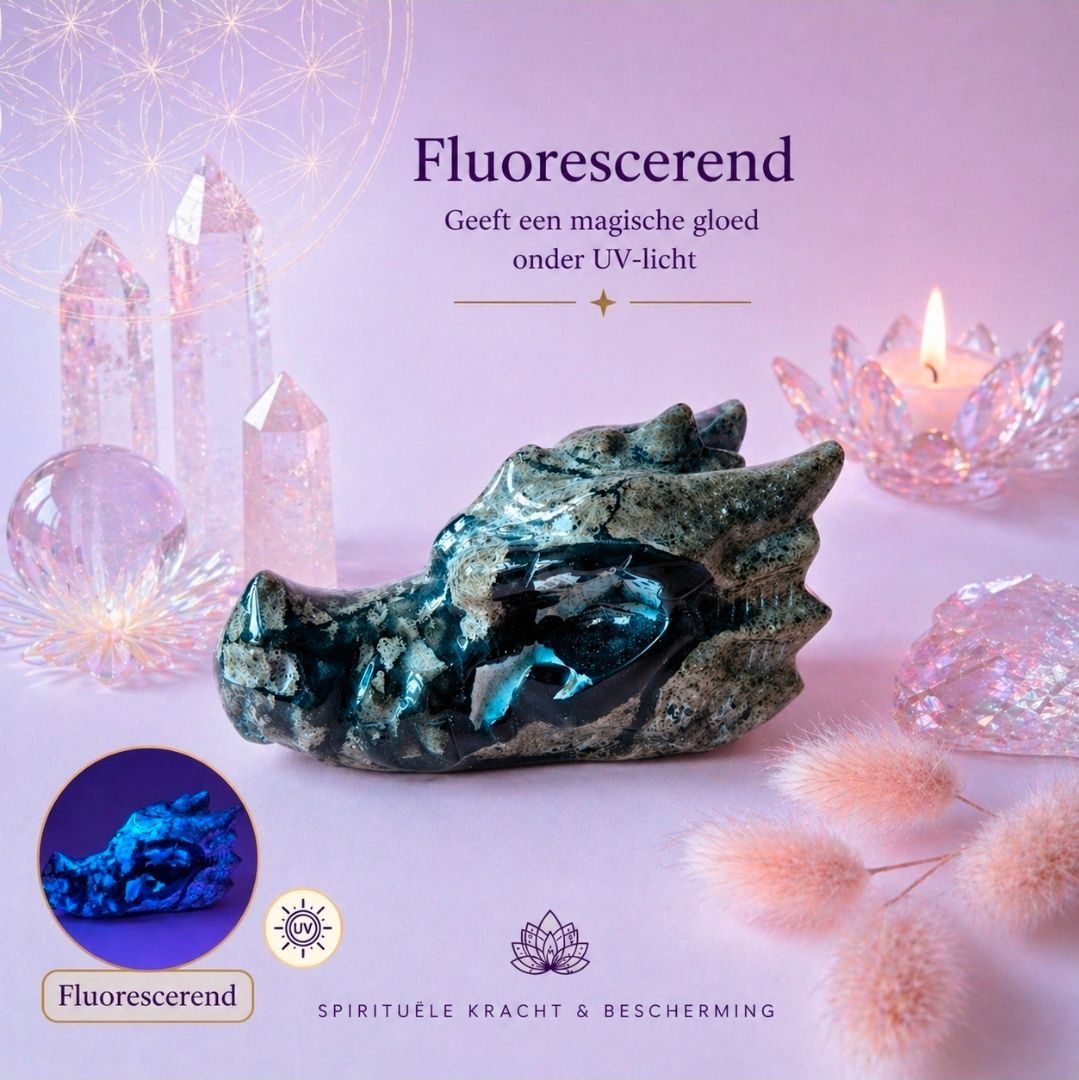Een cluster van gloeiende blauwe kristallen op een pastelroze achtergrond met het woord