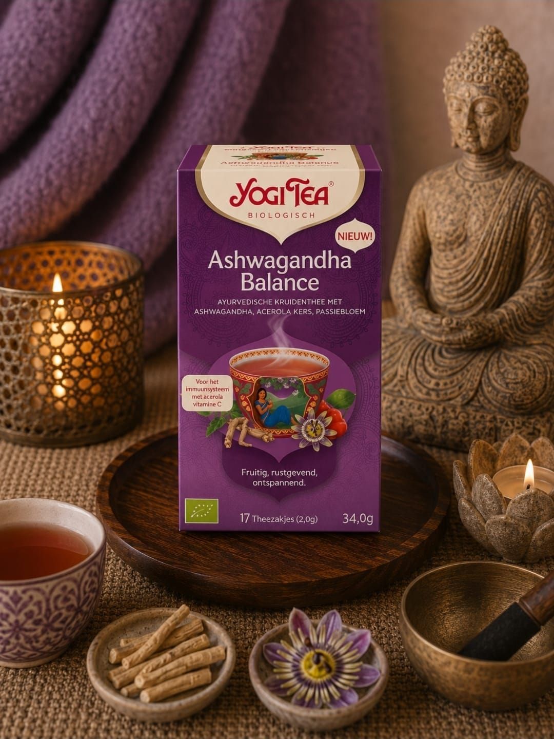 Yogi Tea Ashwagandha Balance-doos op een gezellig altaar met kaars, Boeddhabeeld en kruiden.