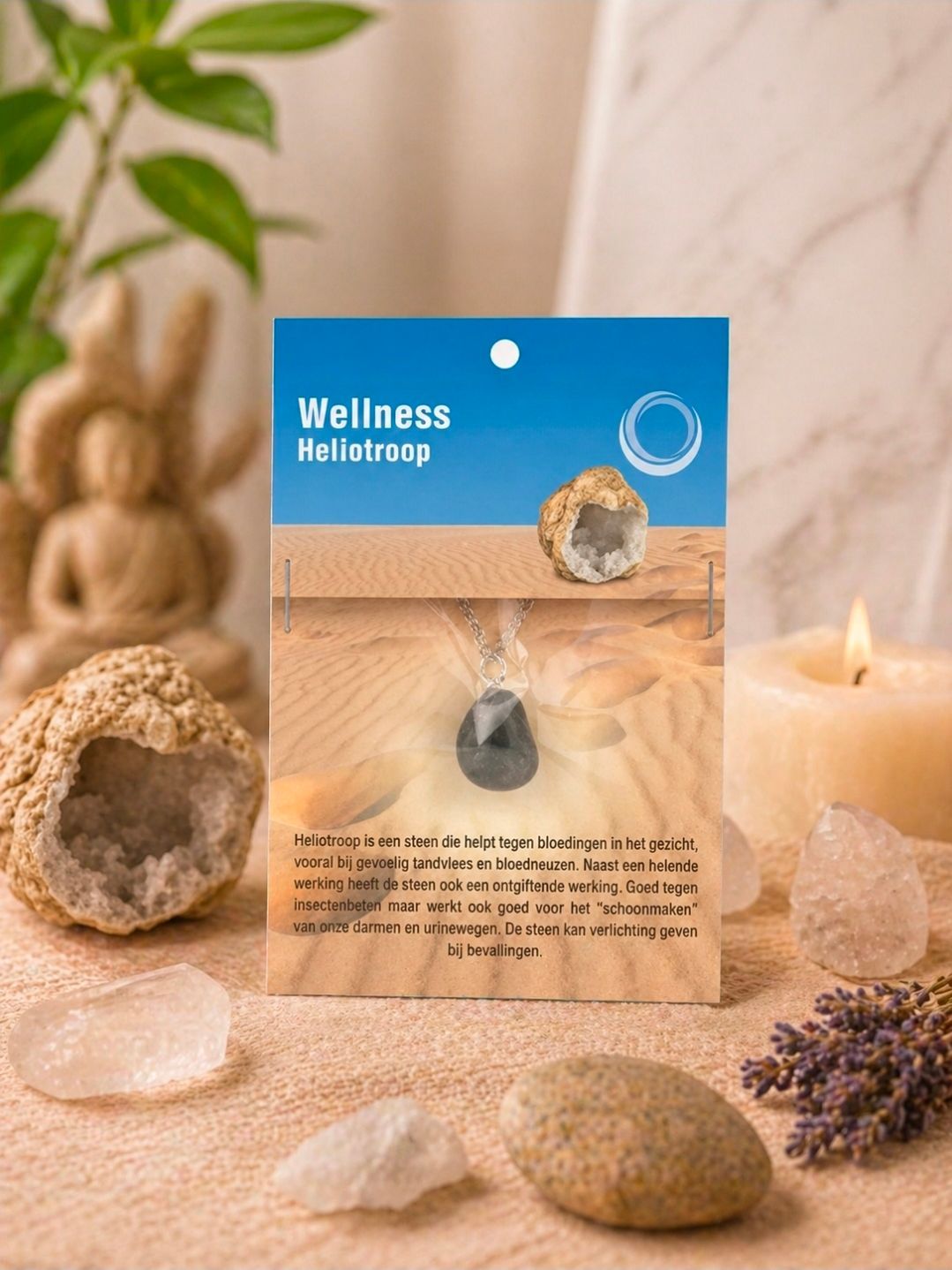 Blauwe wellnessproductdoos op een spa-achtige display met kaarsen, stenen, kristallen en lavendel.