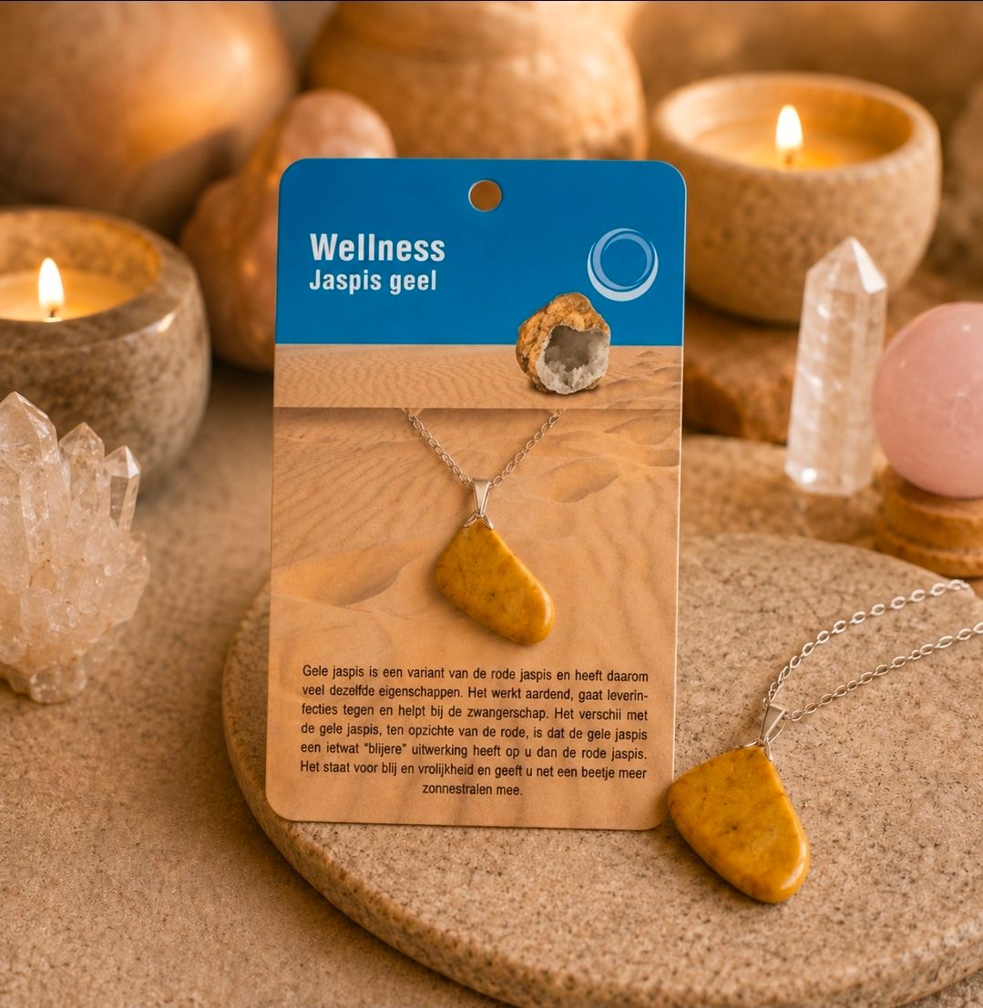Wellness jaspisgel op een beige kaart, met gele druppelvormige hangers tussen brandende kaarsen en kristallen.