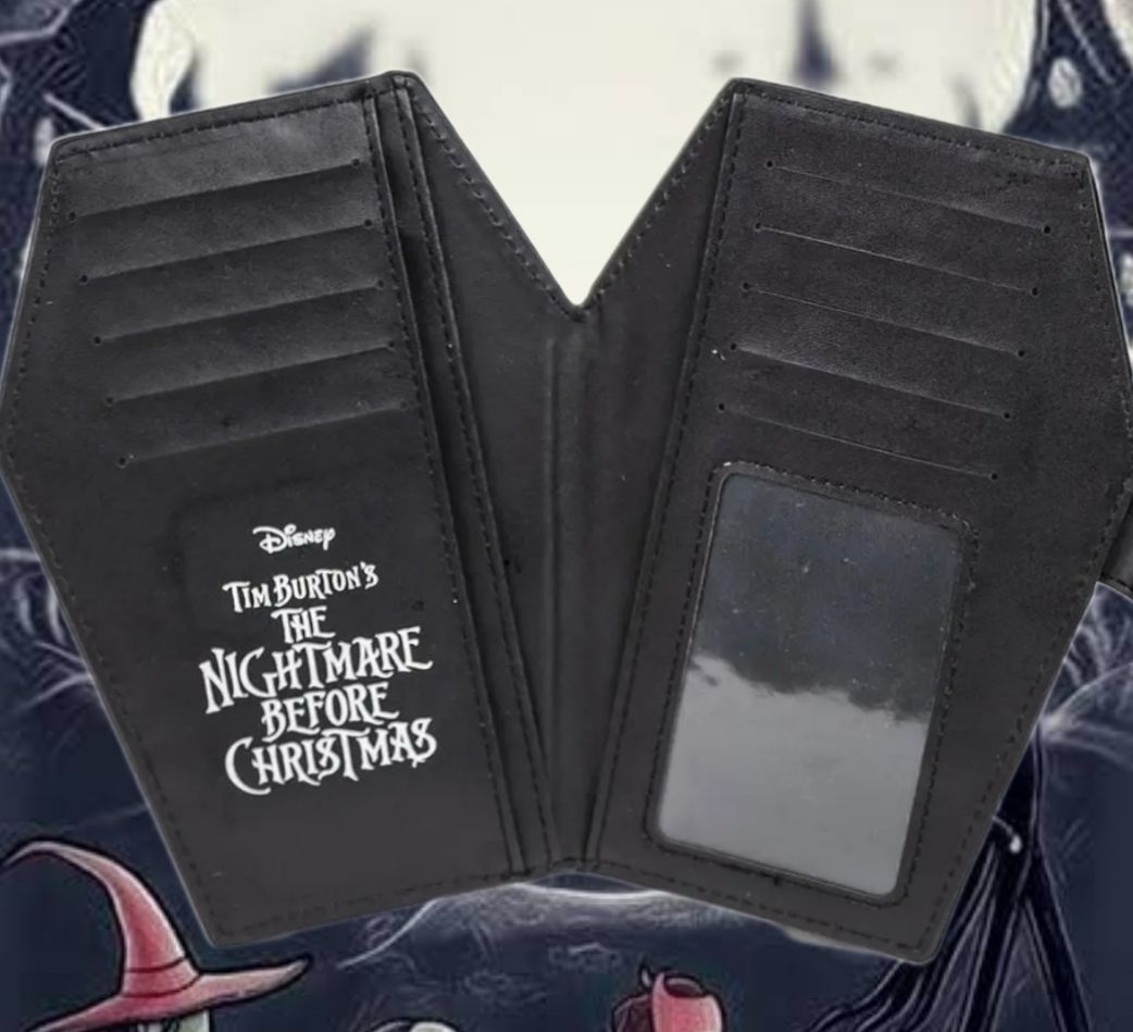 Portemonnee met Black Jack Skellington-thema en een illustratie van Sally op een donkere, patroonrijke achtergrond.