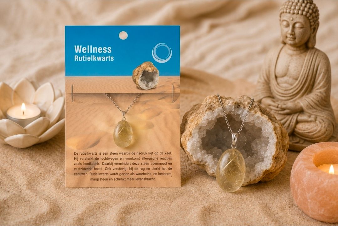 Wellnessarmbanden tentoongesteld op zand met kristallen, een Boeddhabeeld en warme kaarsen.