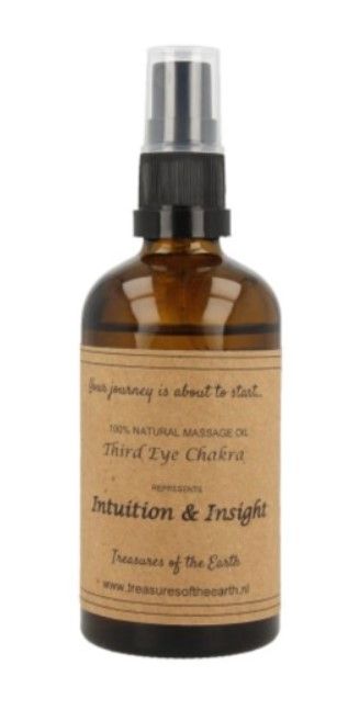 Amberkleurige sprayflacon met een crème-etiket voor een gezichtstoner of -spoelproduct.
