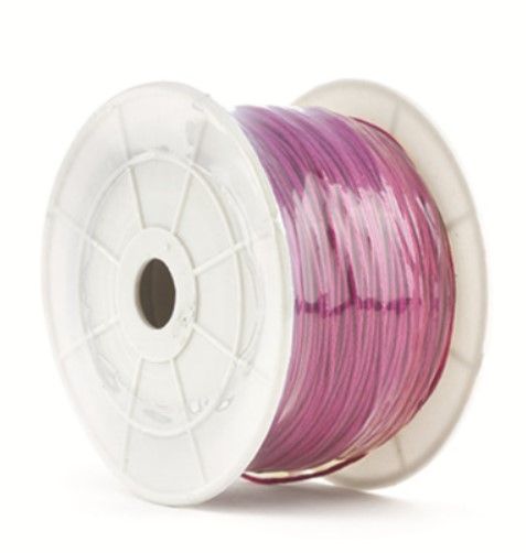 Spoel doorschijnend roze filament op een witte spoel