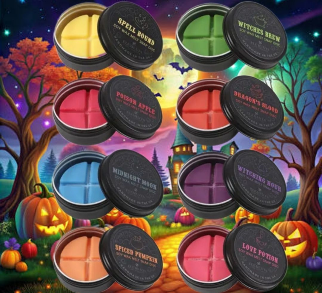 Acht kleurrijke make-uppotjes in een griezelig Halloweenbos met pompoenen en een maanverlichte hemel.
