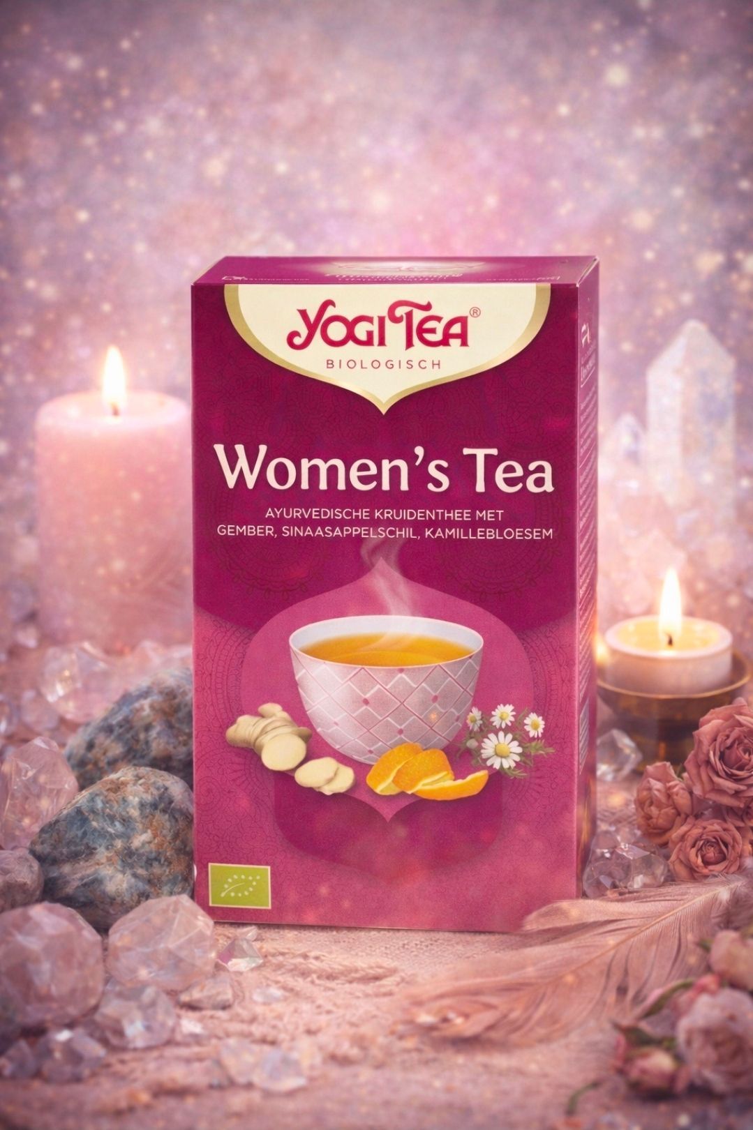 Yogi Tea theedoos voor vrouwen, gepresenteerd in een roze, kaarsverlichte setting met bloemen en een dampend kopje.