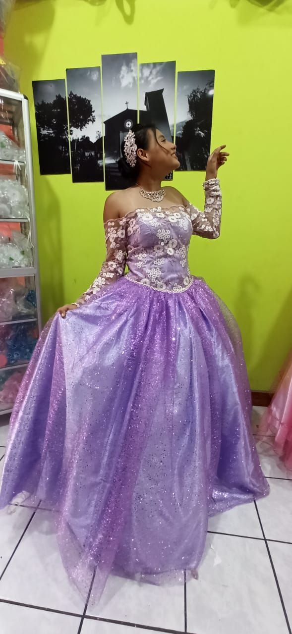 Vestido de quinceañera color morado 
