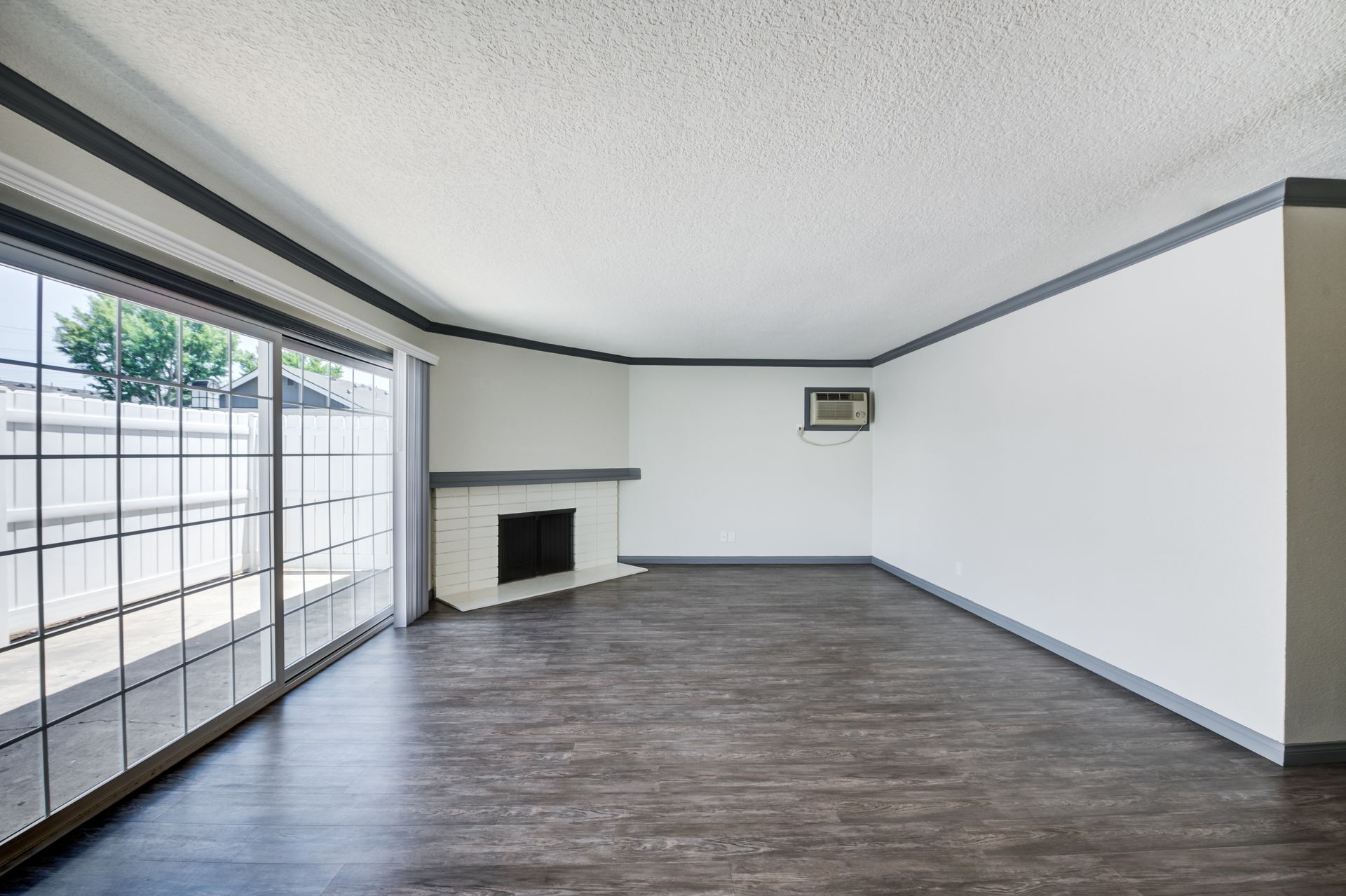 Sliding Photo Gallery Displaying Apartment Features