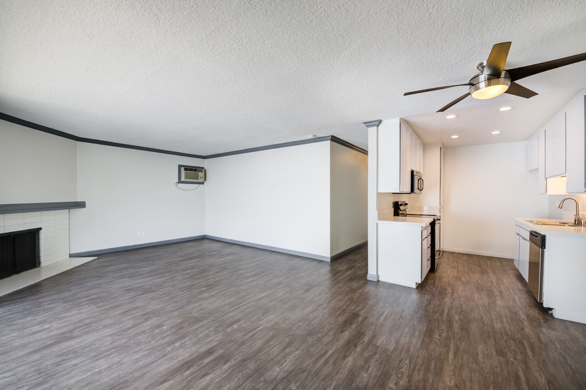 Sliding Photo Gallery Displaying Apartment Features