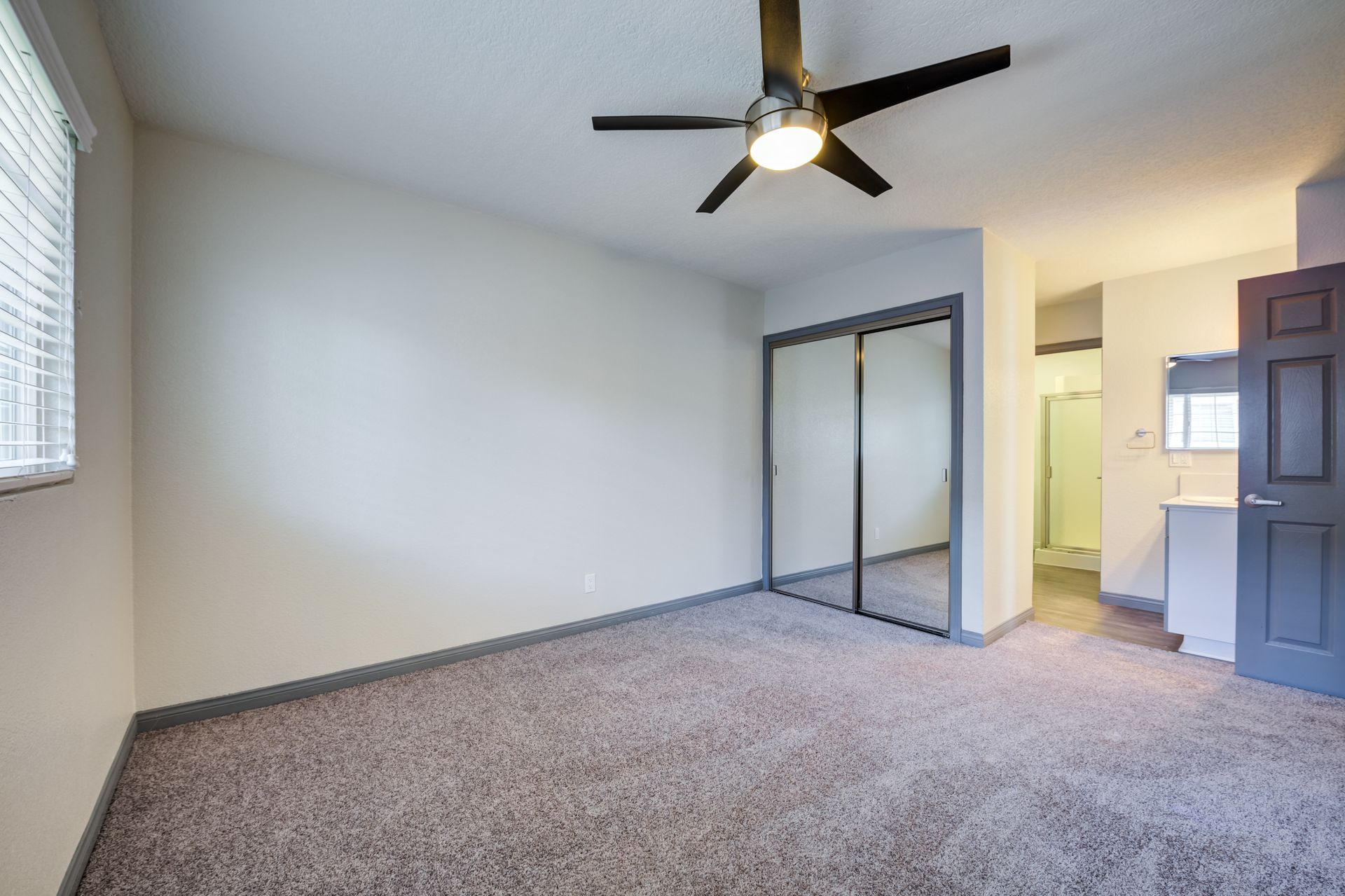 Sliding Photo Gallery Displaying Apartment Features