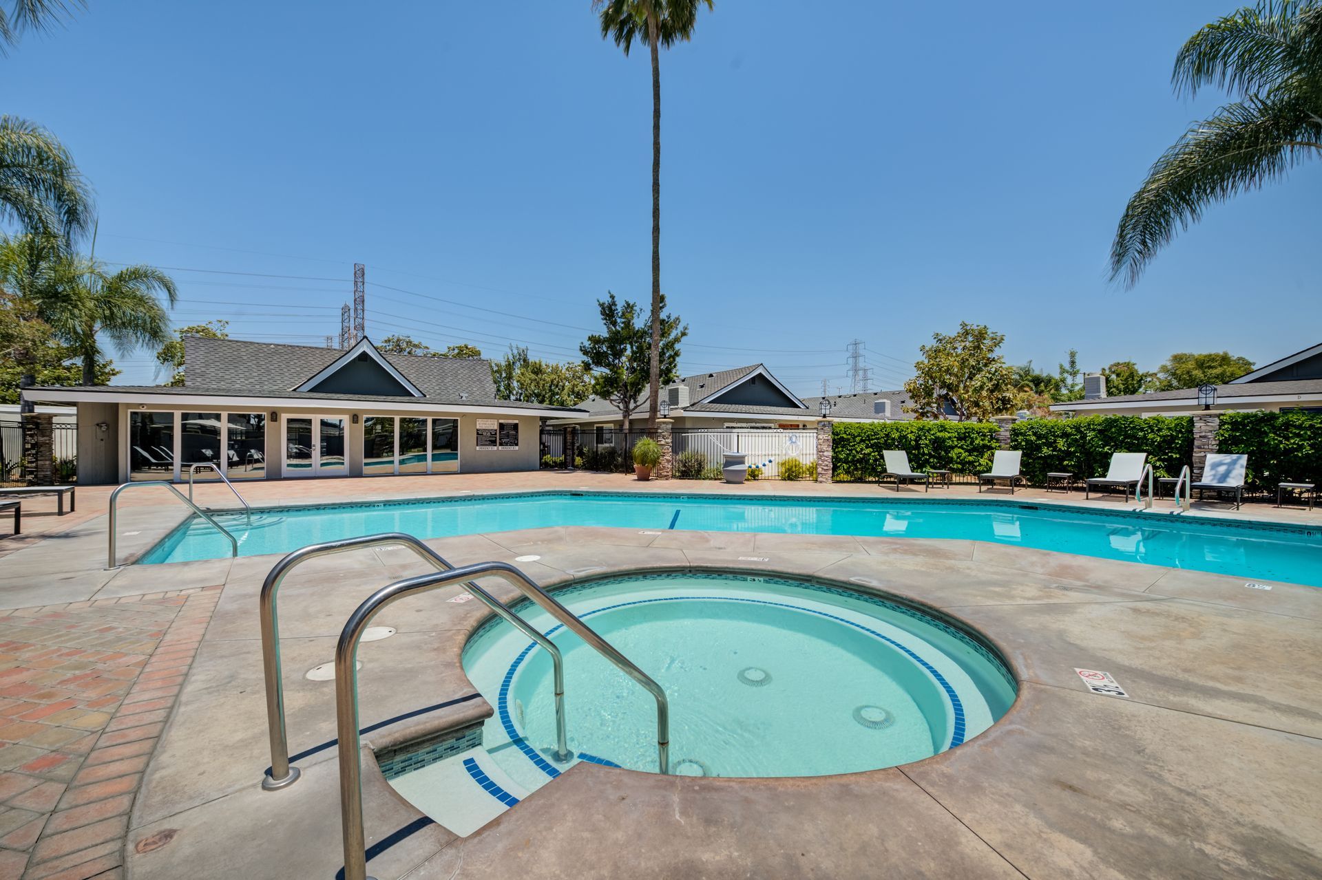 Sliding Photo Gallery Displaying Community Amenities