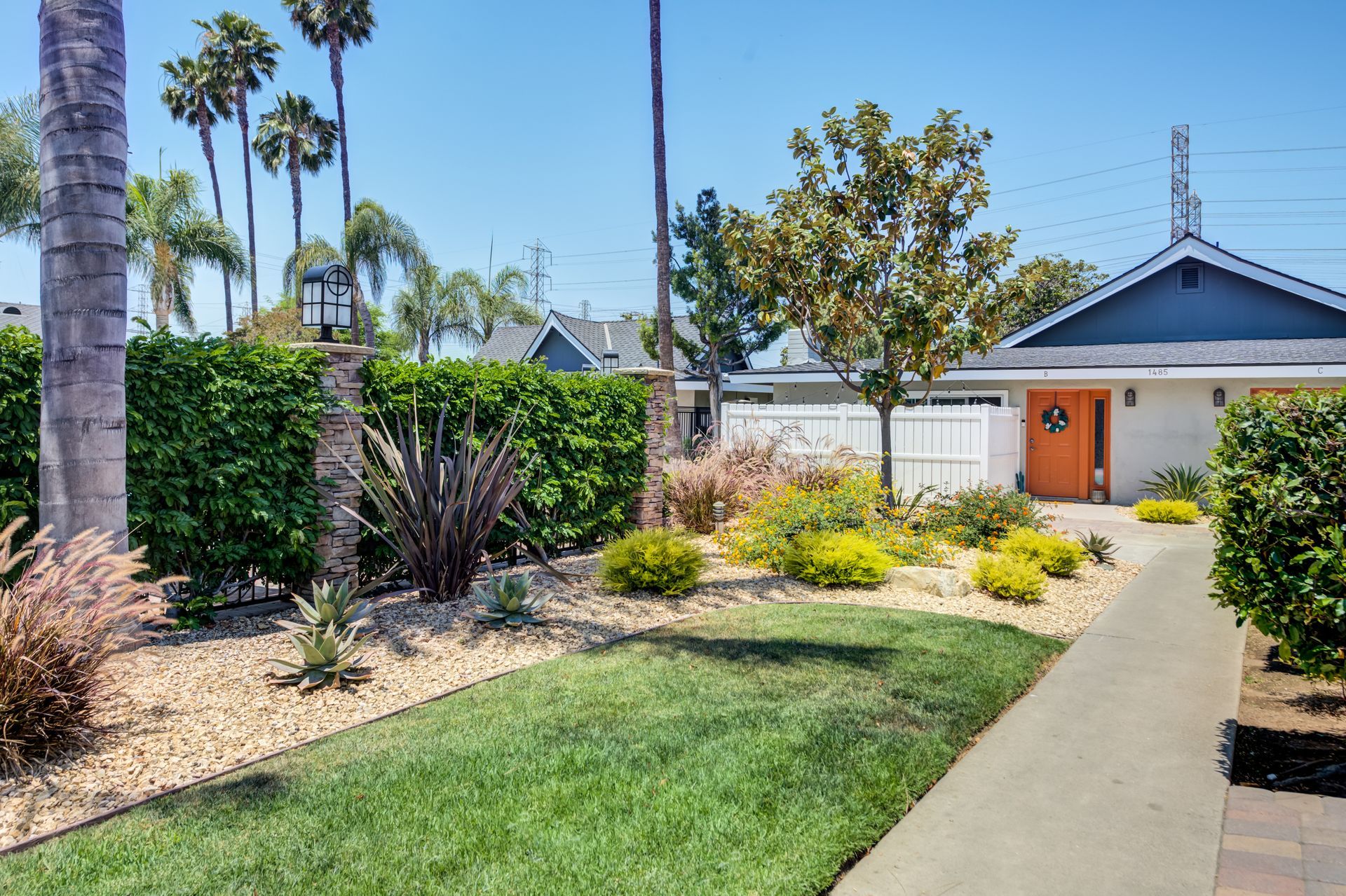 Sliding Photo Gallery Displaying Community Amenities