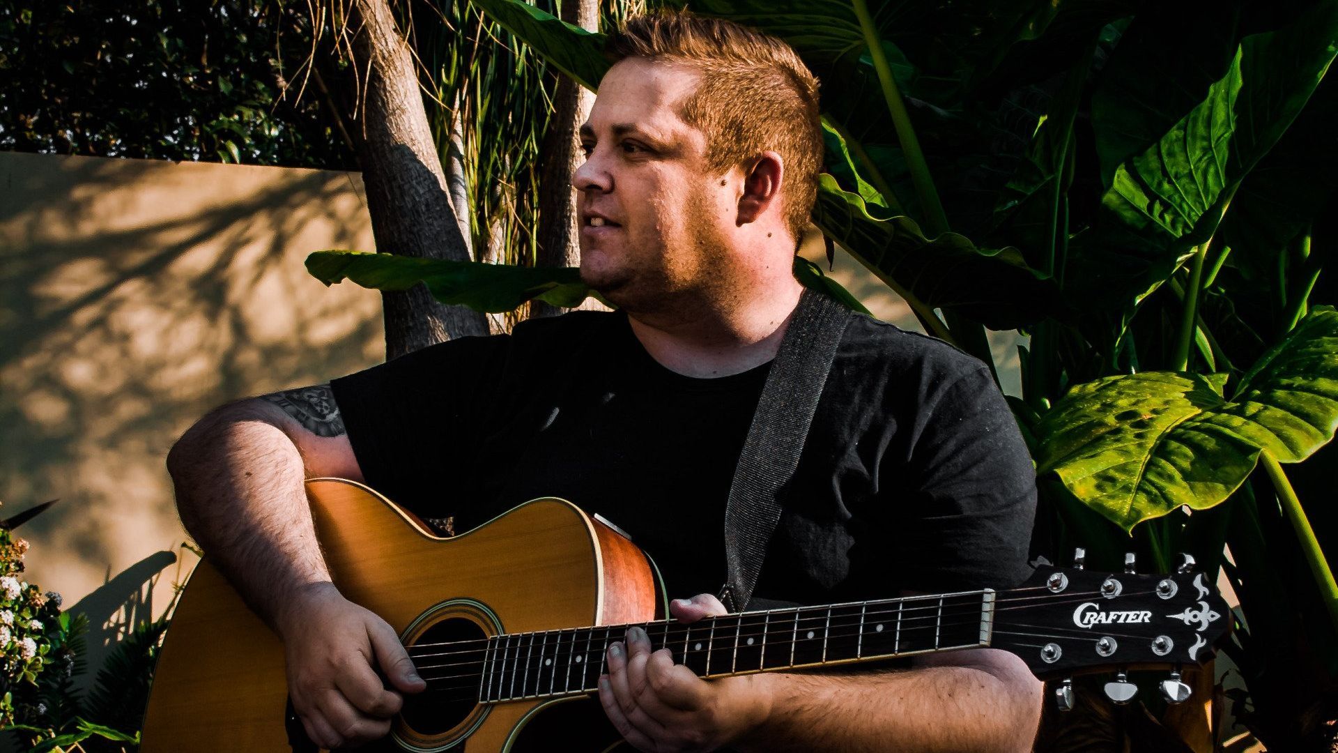 Man singing with guitar