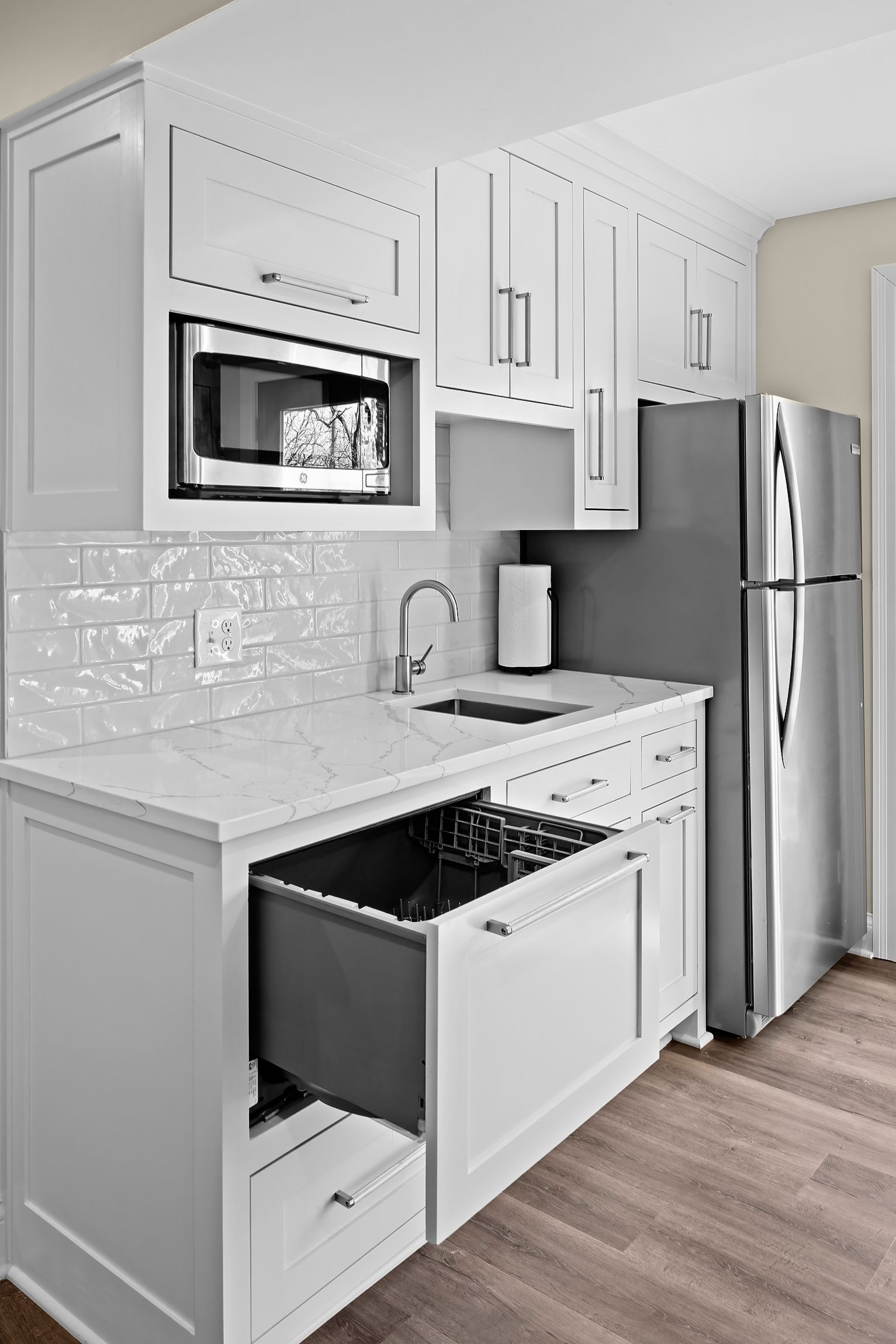 Remodeled kitchen with new appliances by Gartman Remodeling in Kansas City