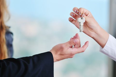 hand holding the key