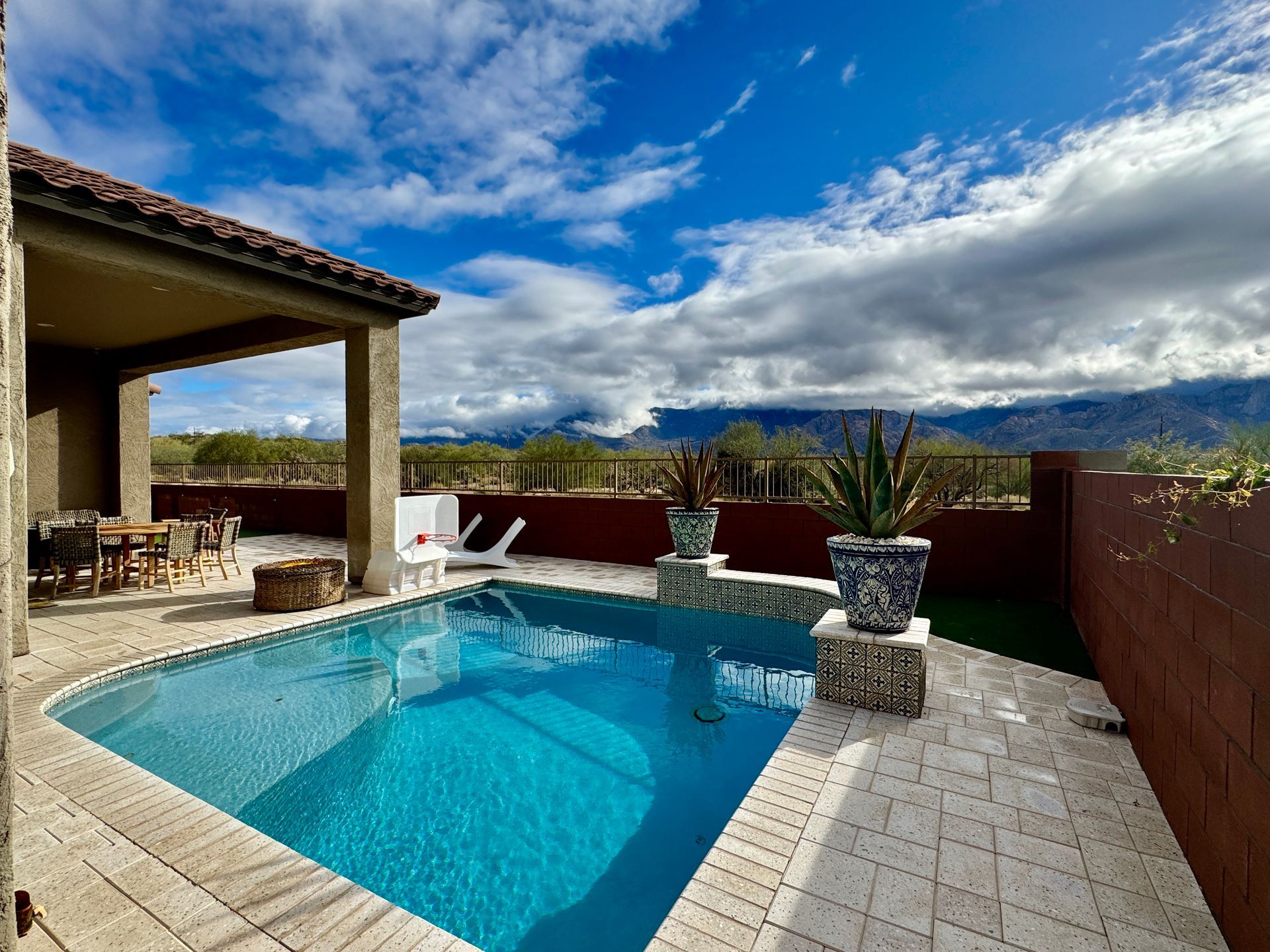 Oro Valley property and surroundings