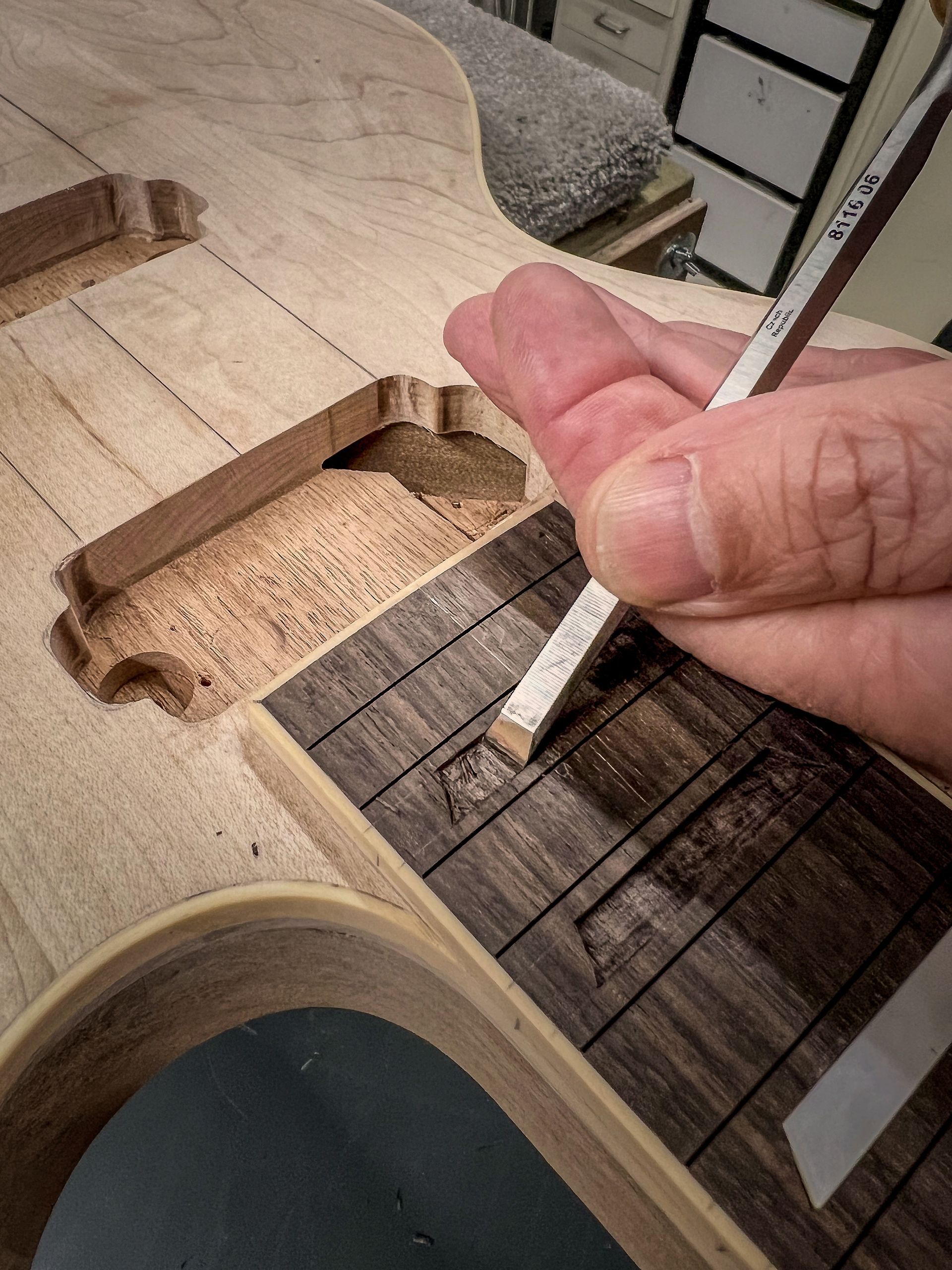 Handgemaakte gitaar. Art of Noise Guitars. MOP inleg.