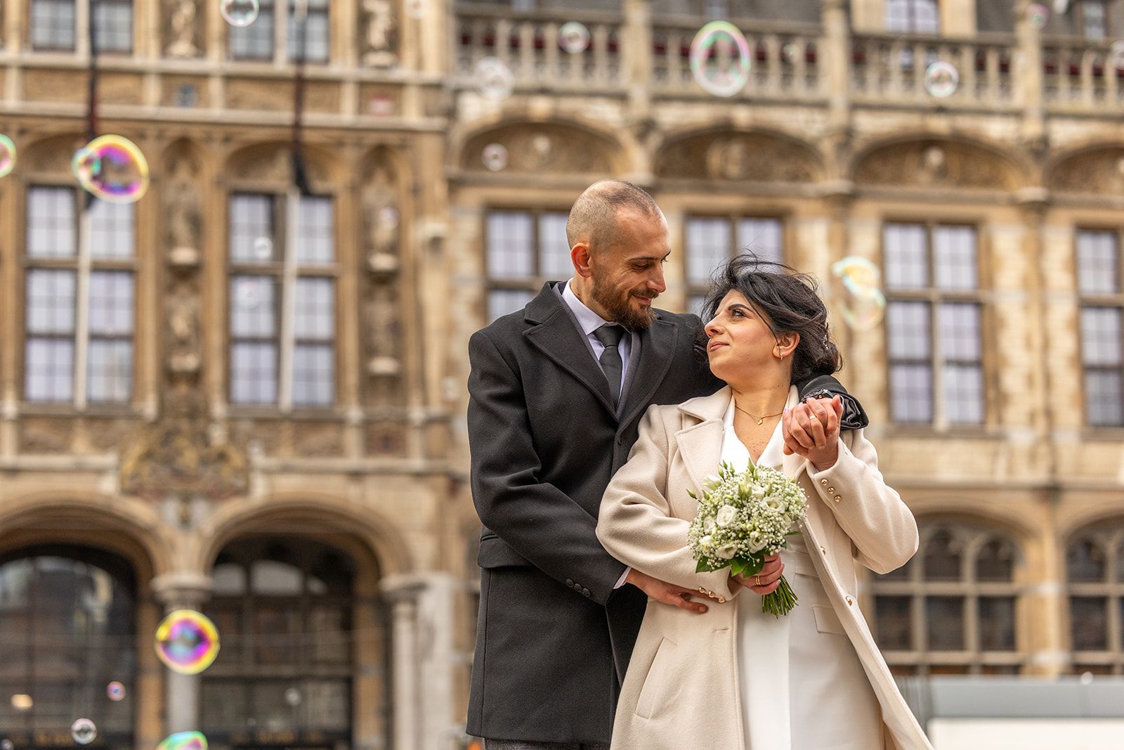 Huwelijksfotograaf in Gent legt intiem huwelijk vast in historische binnenstad.