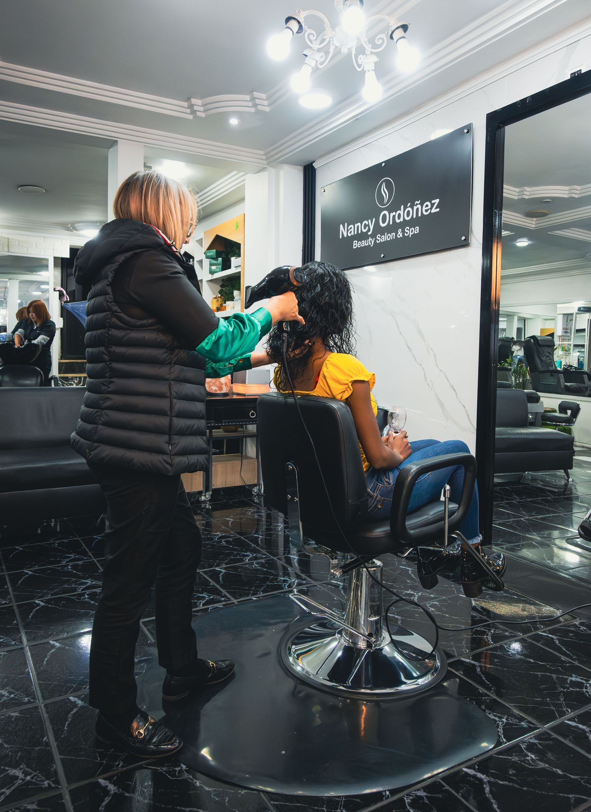 Hair dresser preparing to cut client's hair