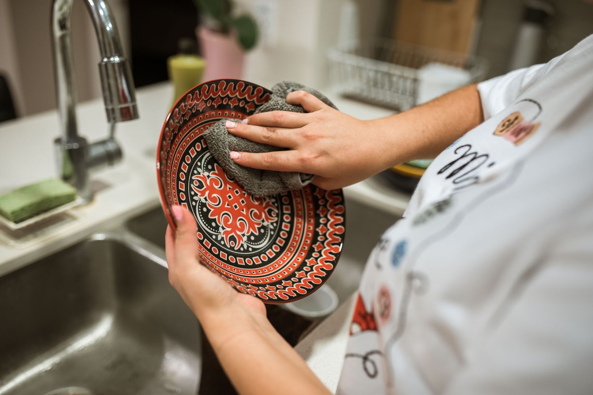 Cleaning dish with extra care to avoid hard water stain