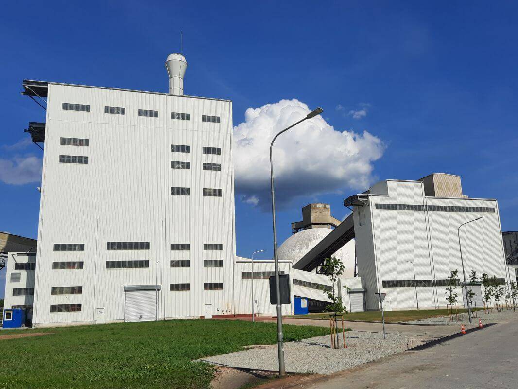 Cementa dzirnavas un silosa ēka