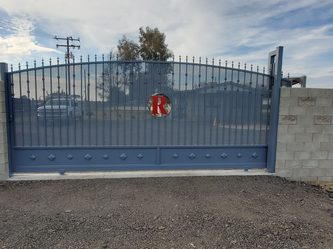A blue gate with the letter r on it