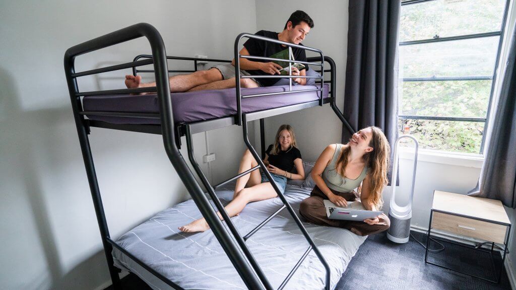 PRIVATE ROOMS