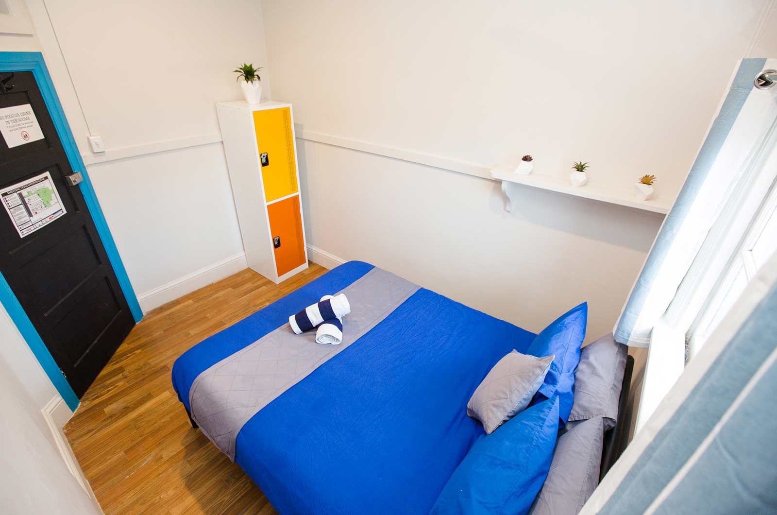 PRIVATE ROOMS