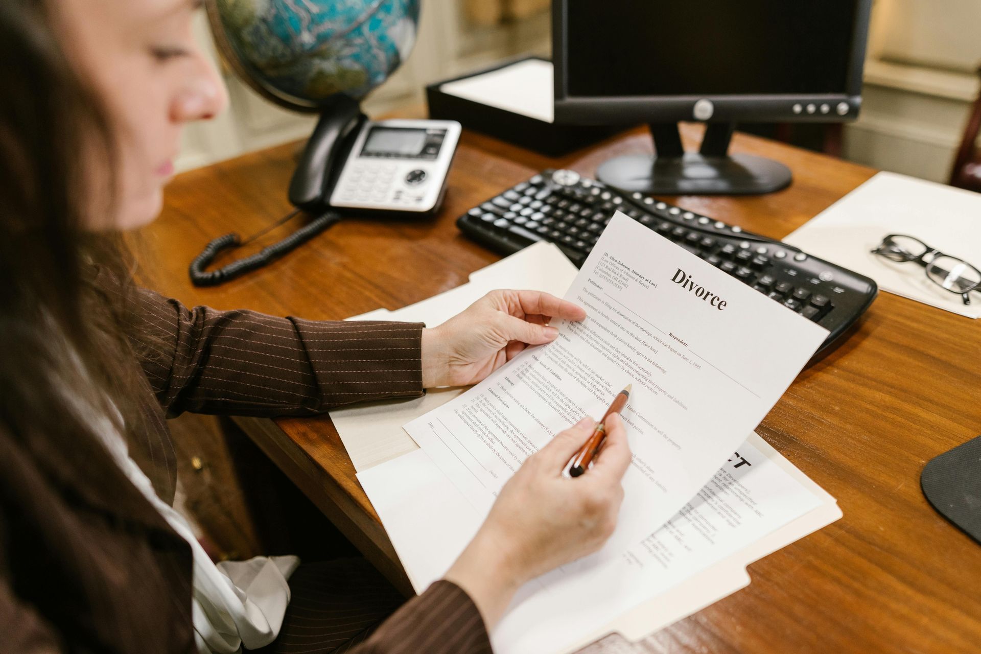 Divorce Coach vs Solicitor UK | Key Differences Explained