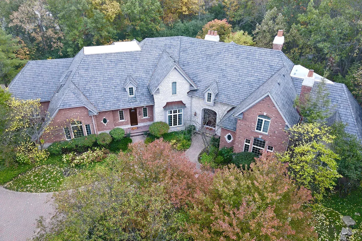 Brava synthetic cedar shake roof enhances a Georgia home with timeless wood-look style and low maintenance.