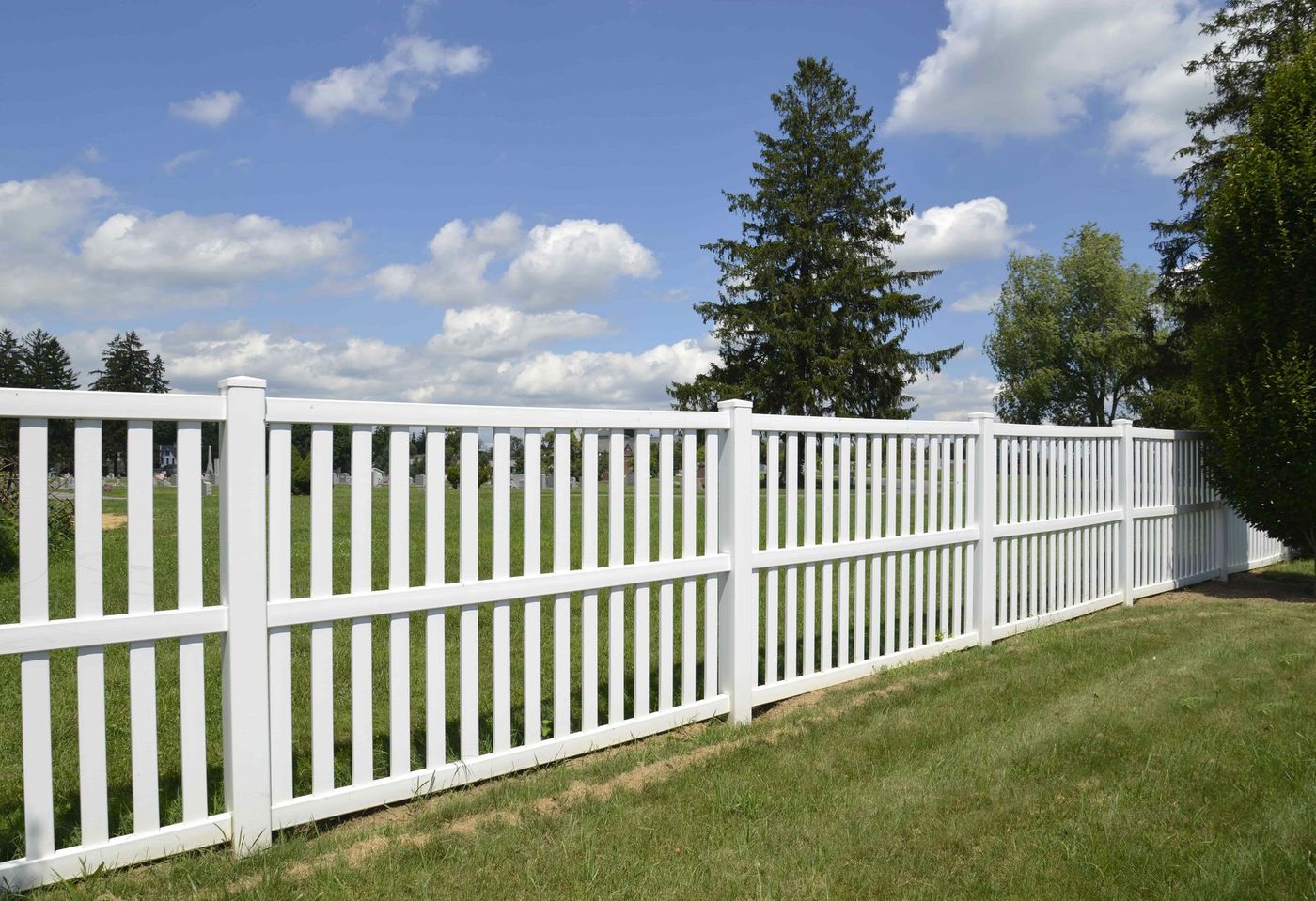 vinyl fence in backyard