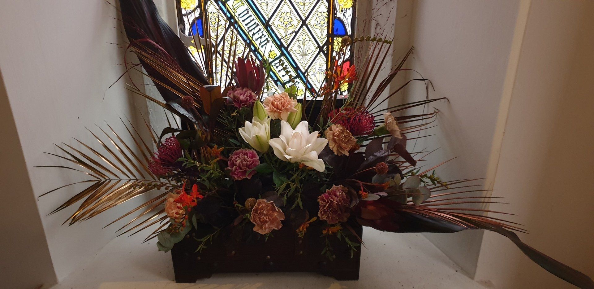 Dark wedding flowers