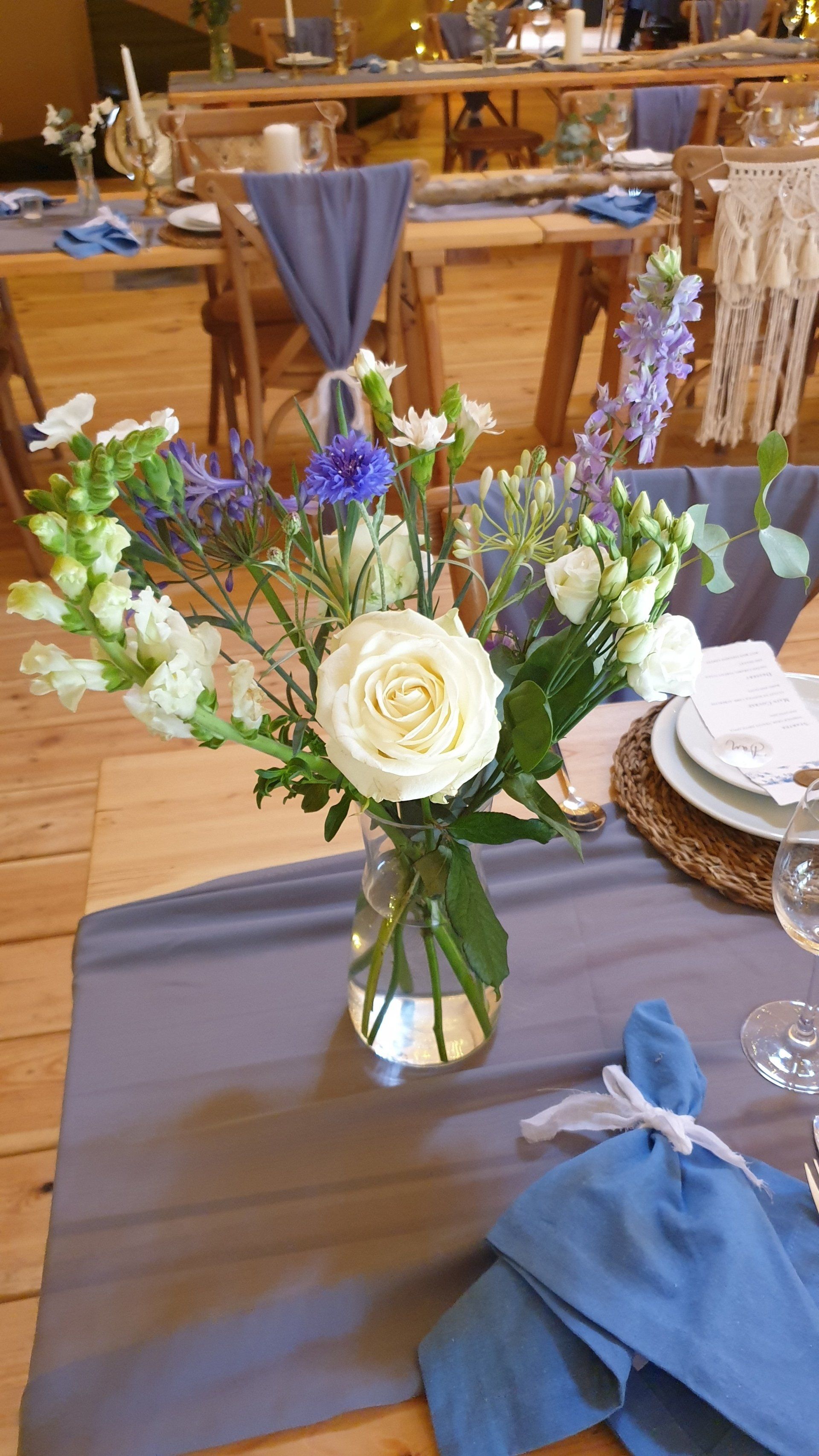 classic wedding flowers