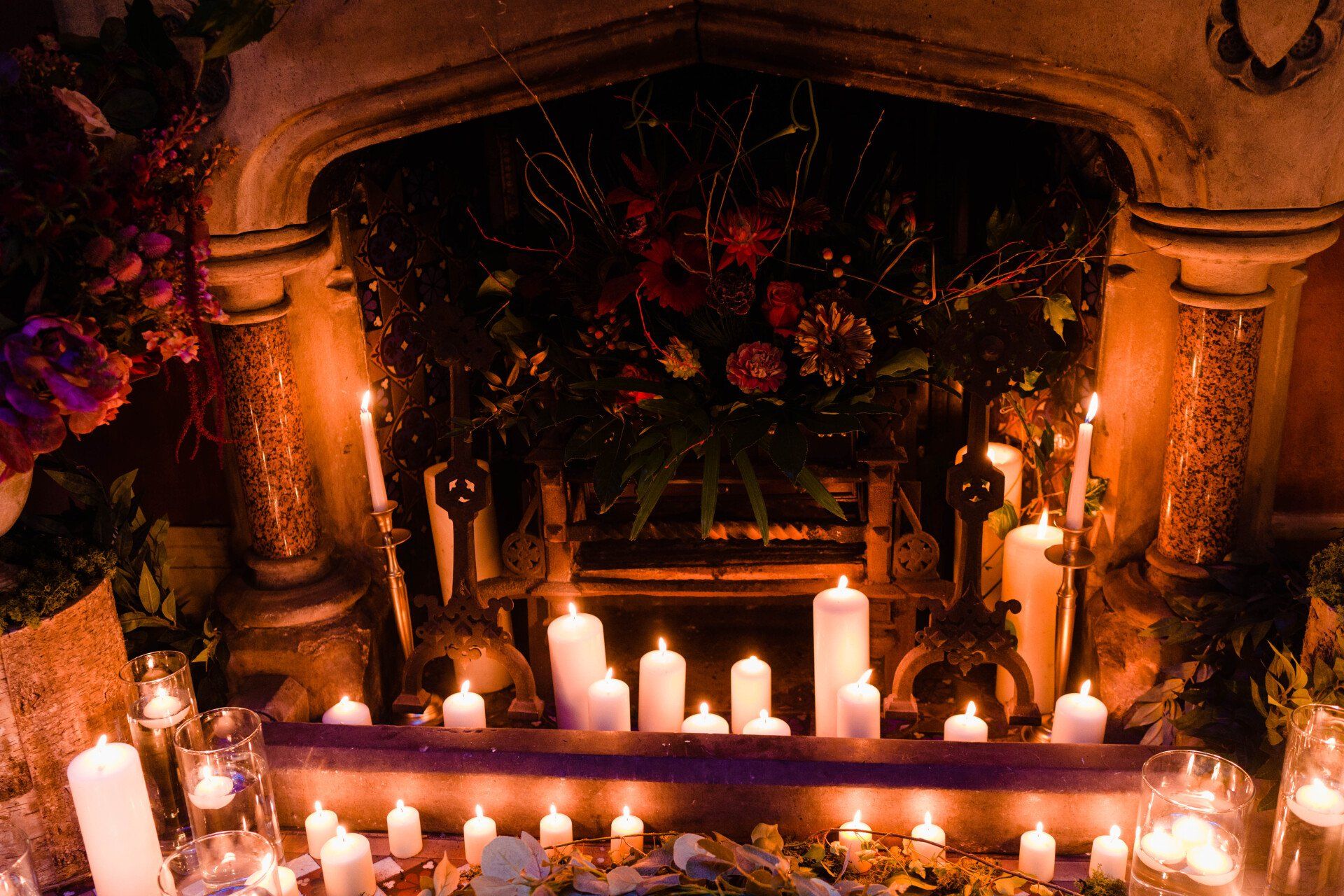 Amazing fireplace florals