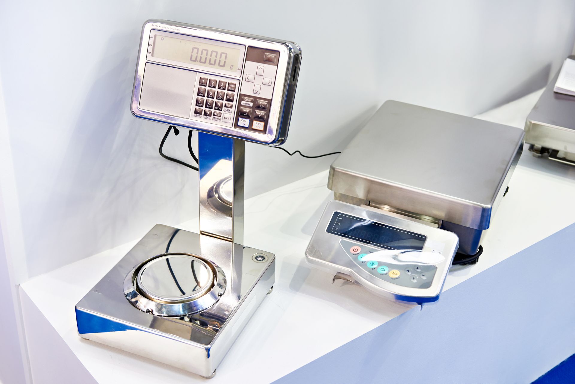 Industrial scale with digital display for precise weight measurement. Industrial scale with digital display for precise weight measurement.