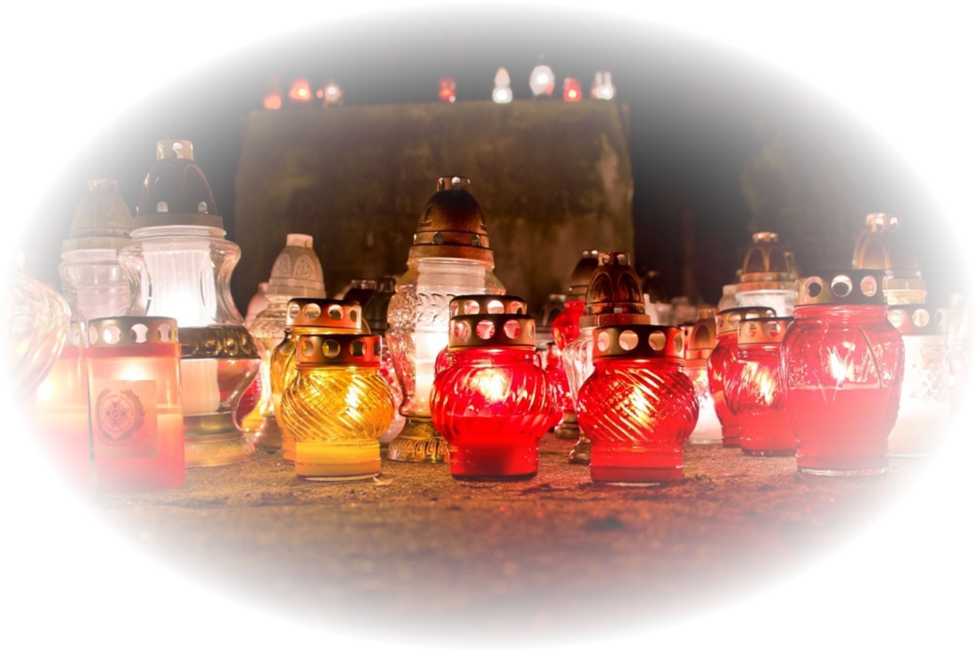 Candele e lumini votivi per i defunti: perchè li utilizziamo?