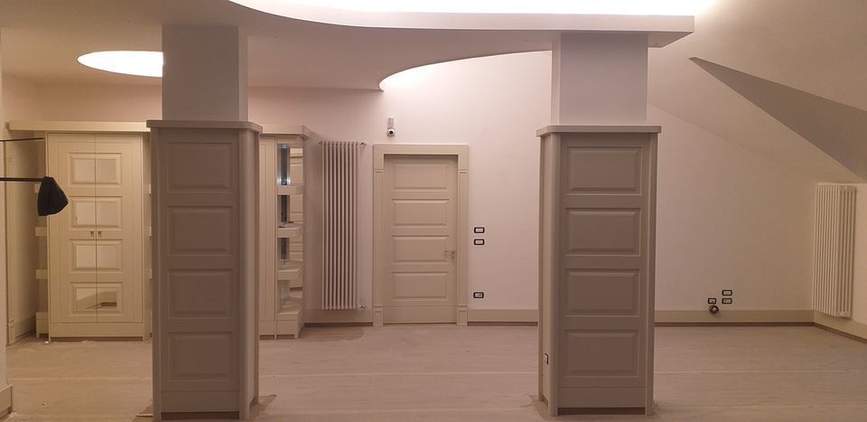 mobili e porte in legno