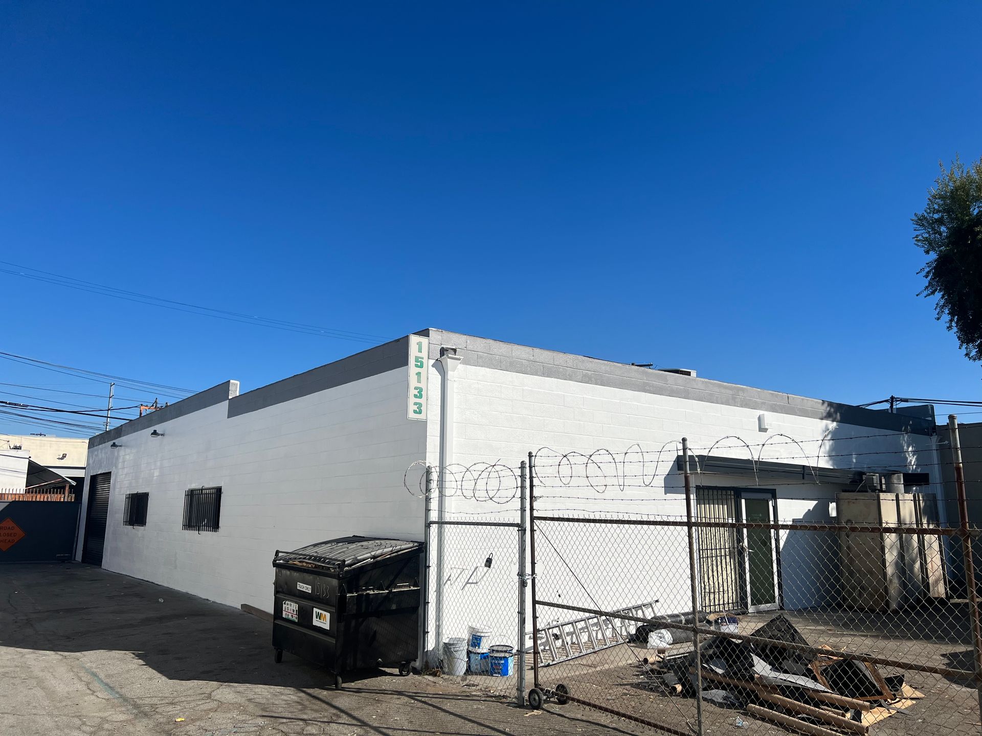 Condor Painting commercial building in San Fernando Valley, CA, quality work
