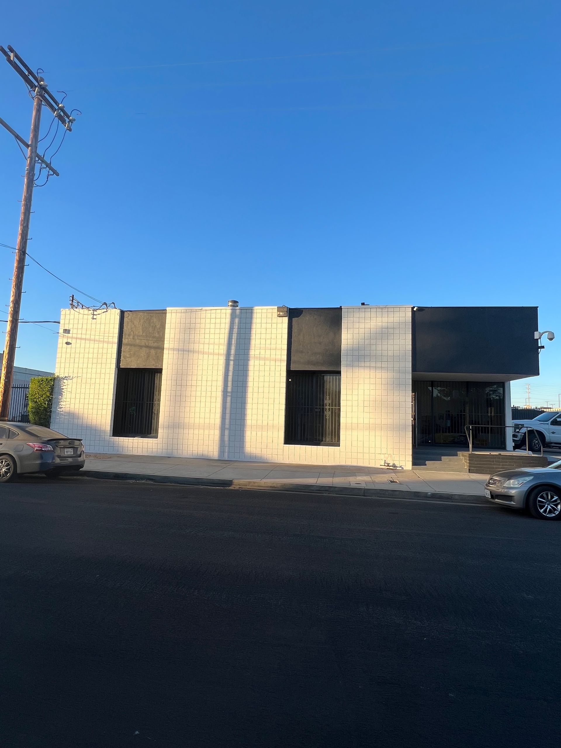 Condor Painting commercial building in San Fernando Valley, CA, top-tier painting services in Los Angeles