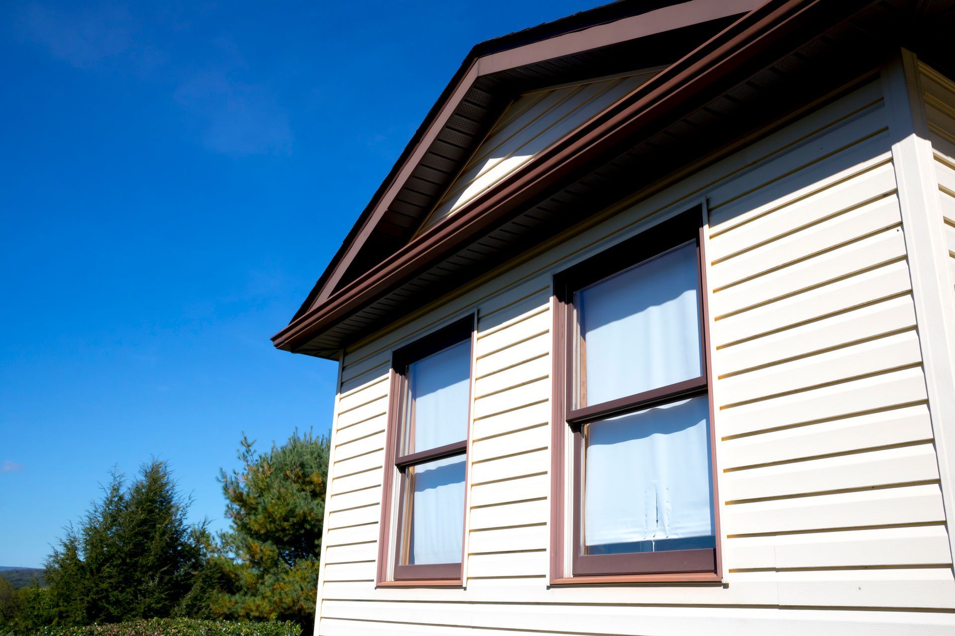 Pale Yellow Vinyl Siding — Portland, OR — RPM Home Improvement LLC