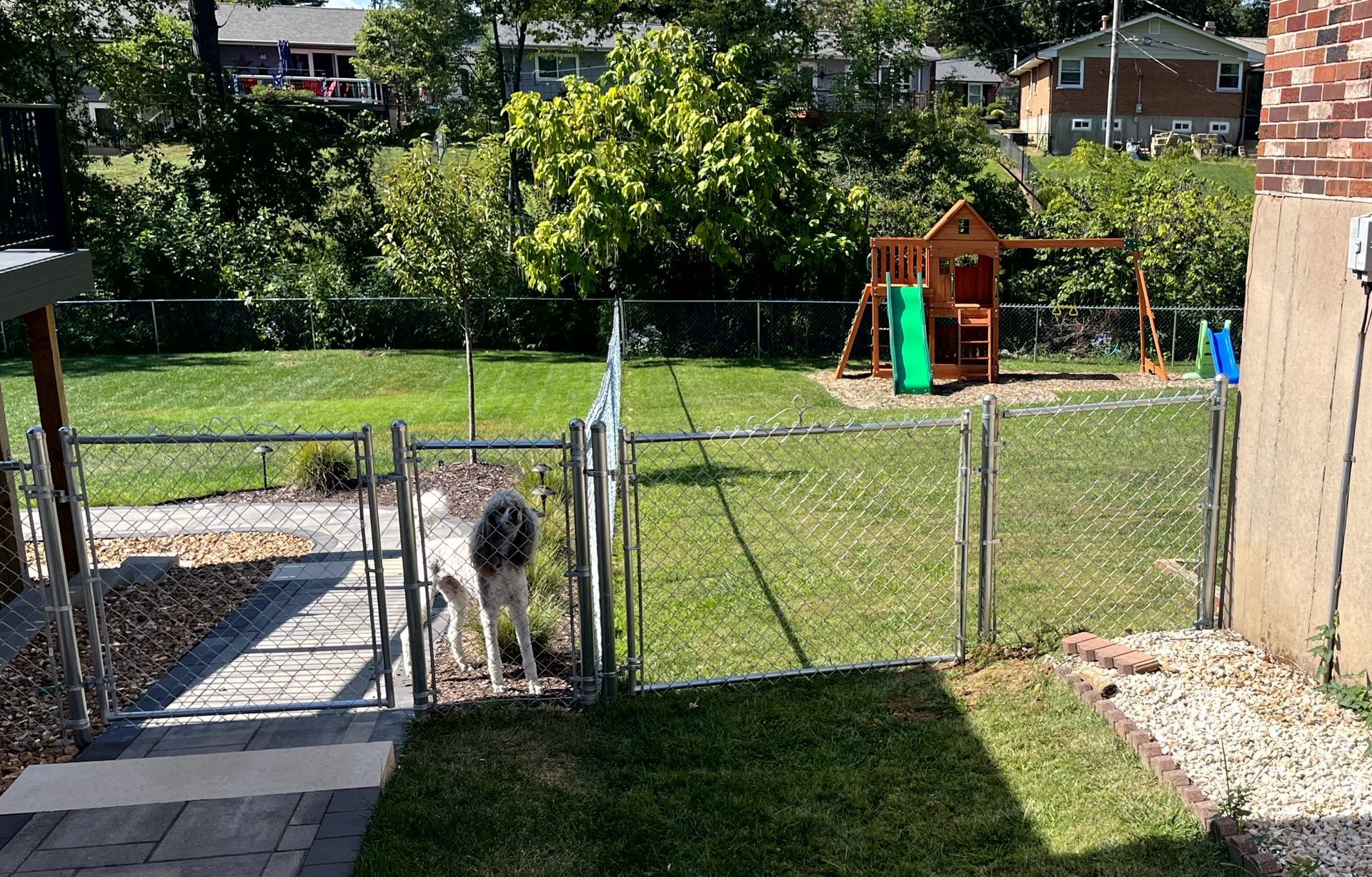 Chain link fence installation example for residential properties in Arnold, Missouri