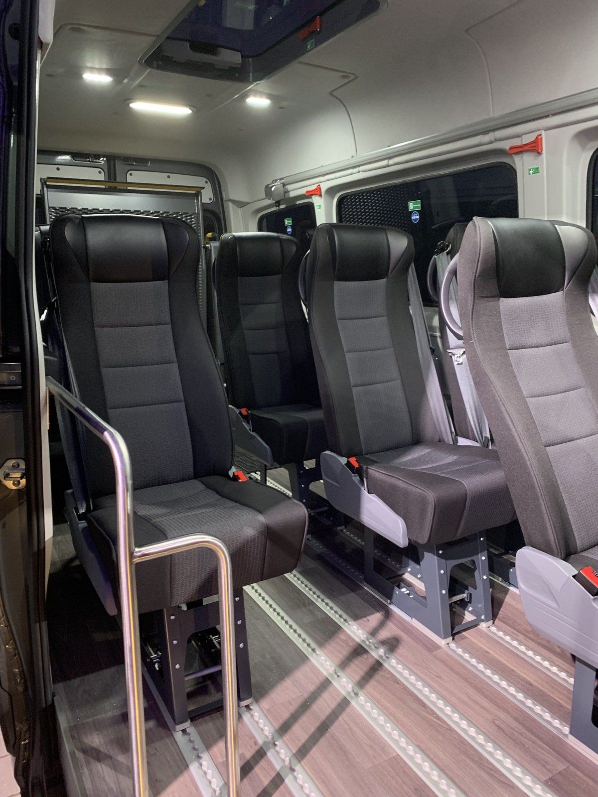 Garage ETPL SA transformation transport de personnes à mobilité réduite avec sièges