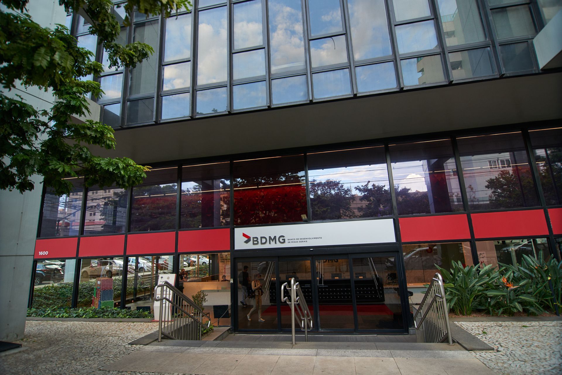 Fachada do banco BDMG.