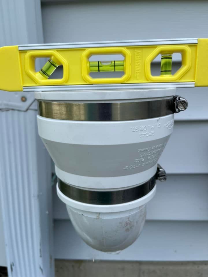 A pipe is being measured with a yellow level